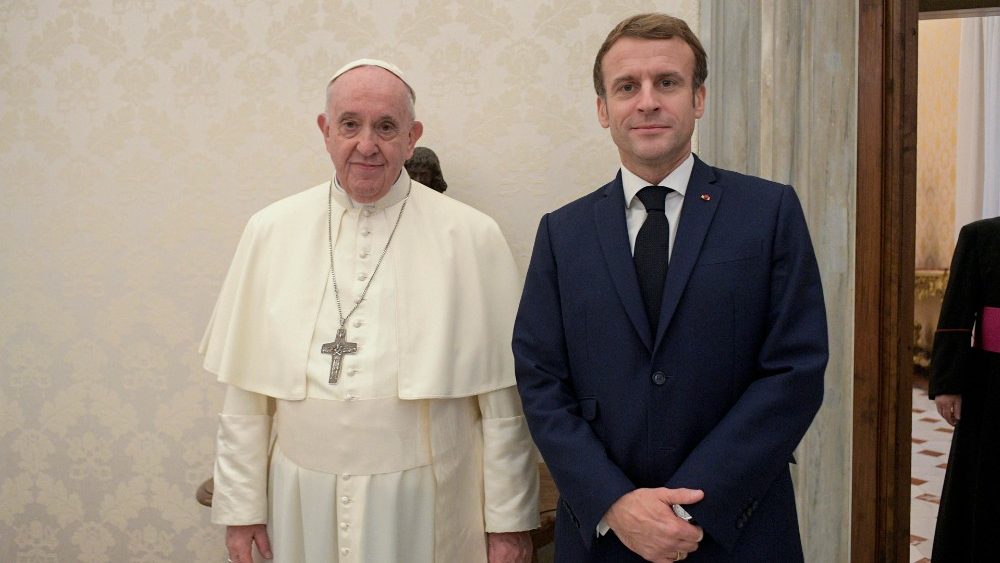 El Papa Francisco y el presidente francés, Emmanuel Macron