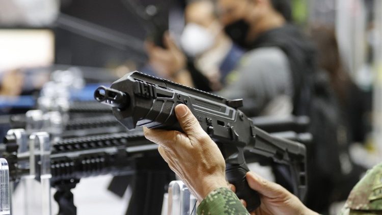 Pandemia nie powstrzymała handlu bronią