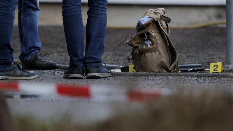 Spuren der Tat an der Universität Heidelberg; die Polizei geht von einem Einzeltäter aus