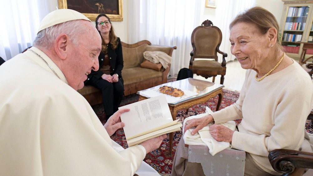 Rencontre entre le Pape François et Édith Bruck, le 27 janvier 2022, Maison Sainte-Marthe