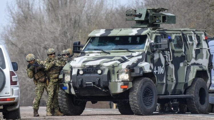 Exercícios especiais de treinamento tático na área de Kherson, sul da Ucrânia (Ansa)