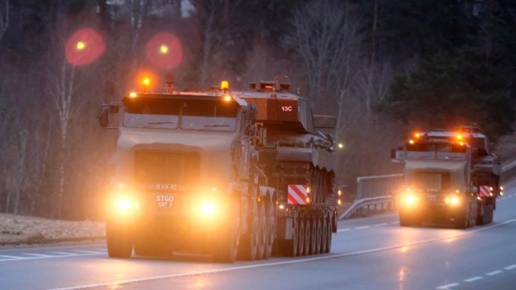 Maneno kwa mtu ni kama matunda kwa mti.