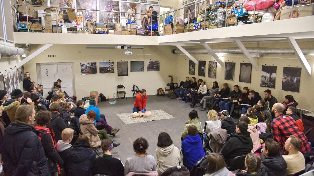 Inhabitants of Lviv take part in medical training in first aid 