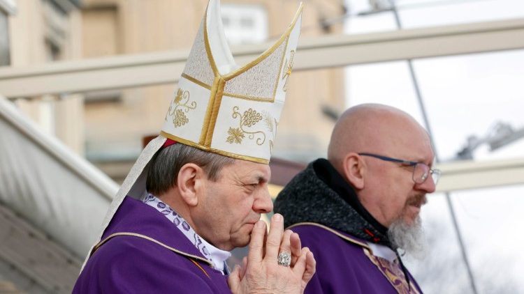 Bp Dubrawski: wojna to czas rachunku sumienia 