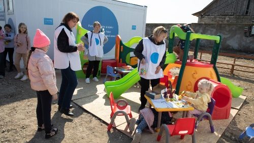 Ucrania: Google y la UNESCO donan ordenadores a los profesores