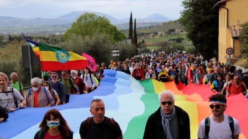 Ucraina, pacifisti in piazza in 50 città italiane. “L’Europa guidi il negoziato”
