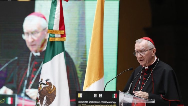 Кардынал П'етра Паралін падчас візіту у Мексіку