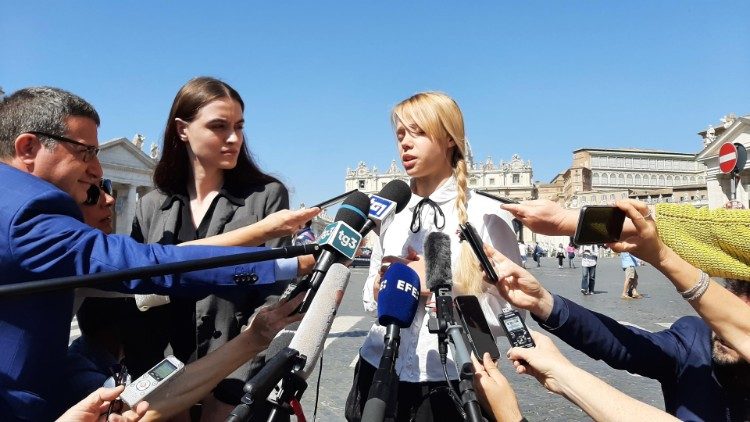 Papież spotkał się z żonami ukraińskich żołnierzy broniących Mariupola