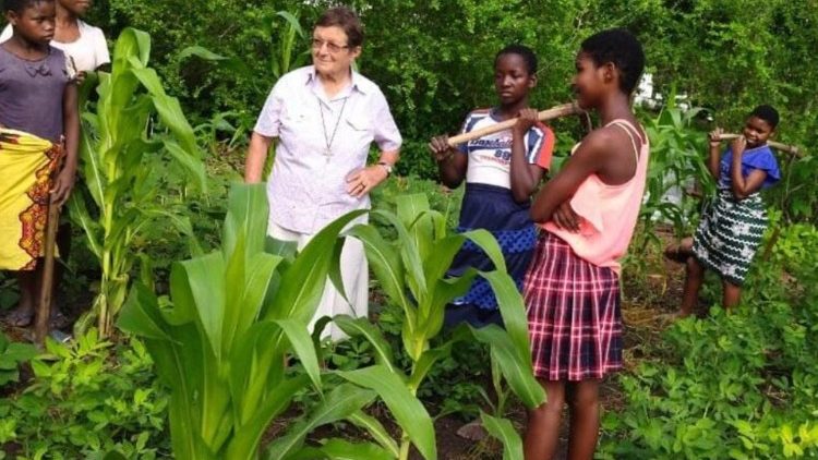 Suor Maria de Coppi nella sua missione in Mozambico