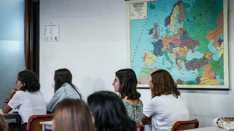 Il ritorno a scuola nelle aule a Torino