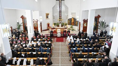 Papež posvečenim osebam: Cerkev potuje v zgodovini med spominom in prihodnostjo