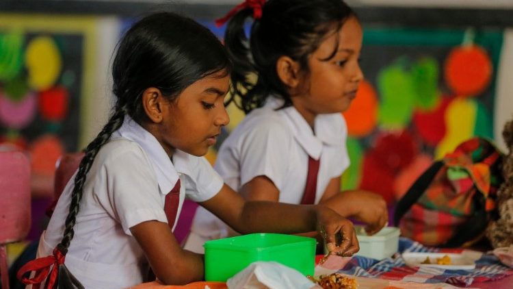 Schülerinnen in Sri Lanka