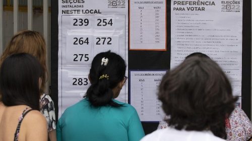 Elezioni in Brasile: Paese spaccato tra Lula e Bolsonaro, partita aperta al ballottaggio