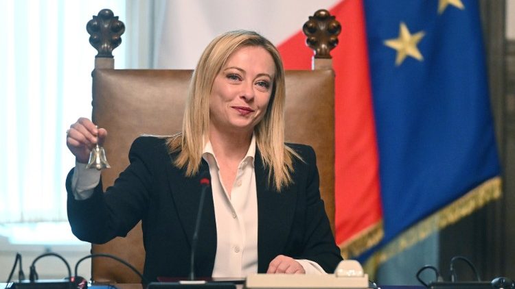 Giorgia Meloni eröffnet die erste Sitzung der neuen italienischen Regierung