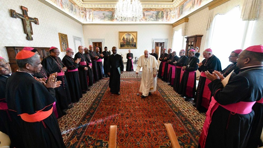 Svätý Otec s biskupmi Madagaskaru na návšteve ad limina (27. okt. 2022)