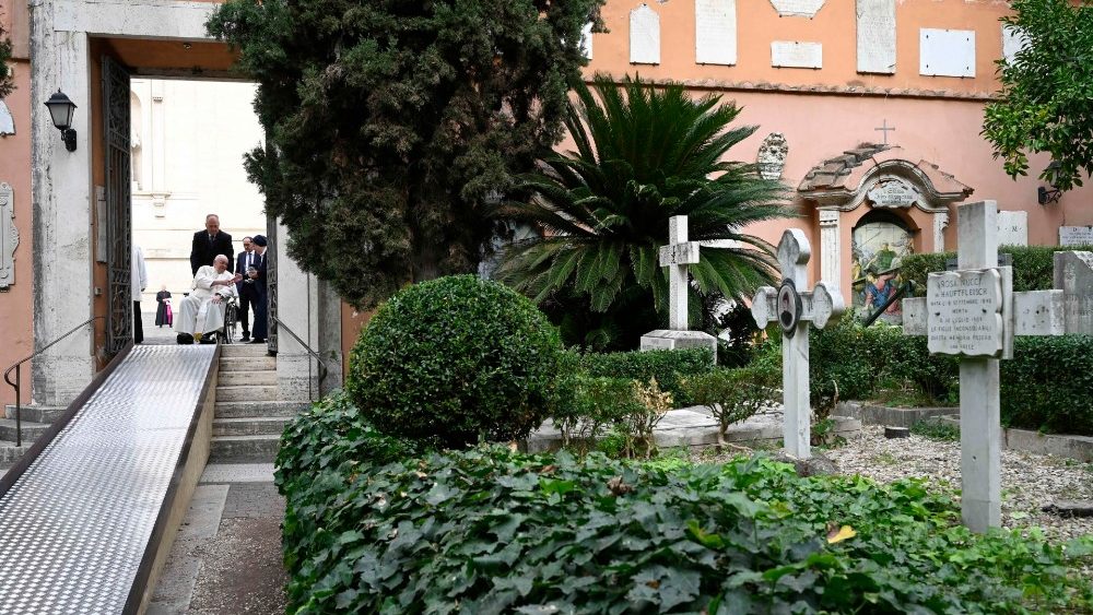 Le Pape François au Campo Santo Teutonico, le 2 novembre 2022.