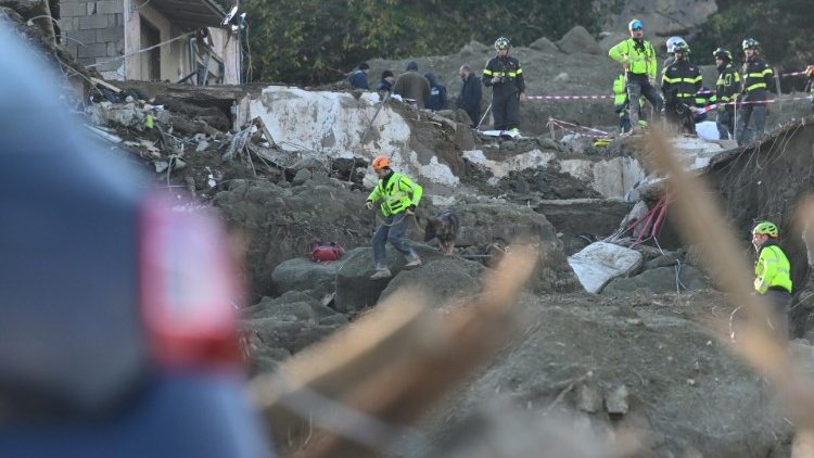 Ischia: Feuerwehrleute suchen weiter nach Vermissten