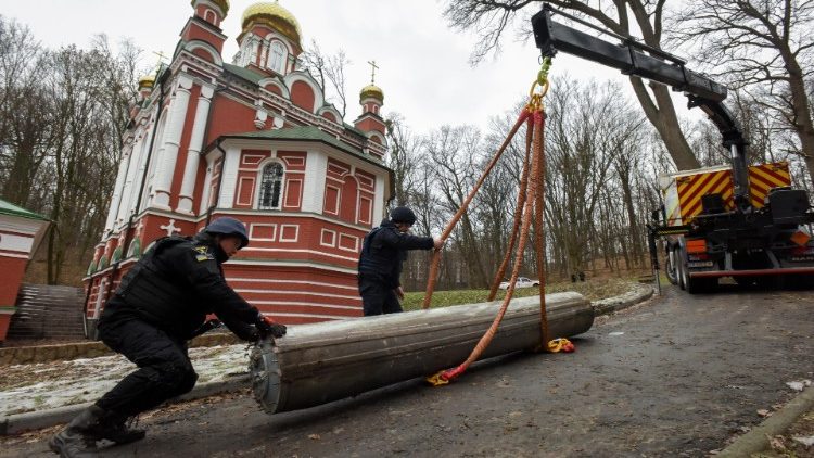 Suche nach Minen am Stadtrand von Kyiv am Donnerstag
