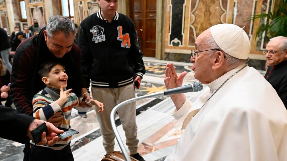 教宗方济各接见意大利罕见病联合会代表团成员