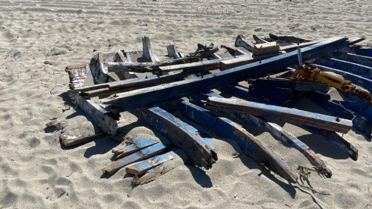 All'Angelus la preghiera del Papa per le vittime dell'immigrazione