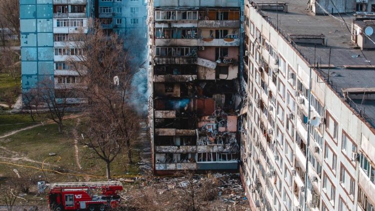 Ucraina: condominio colpito dai russi a Zaporizhzia