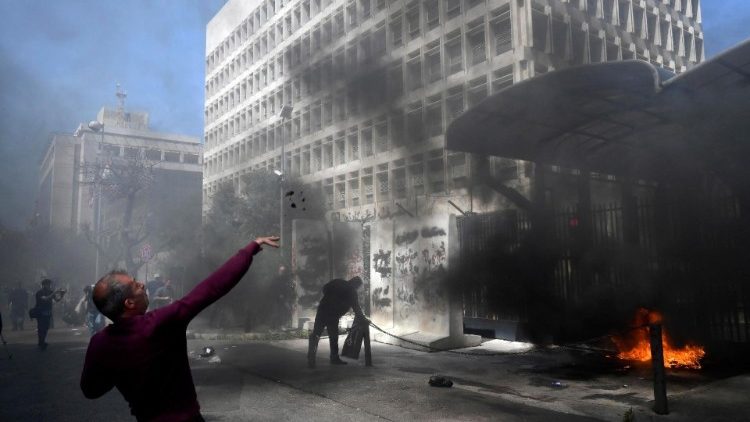 Կեդրոնական դրամատան դիմաց բողոքի նստացոյց