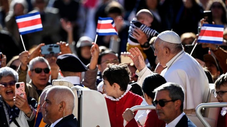 Паломники на площади Святого Петра