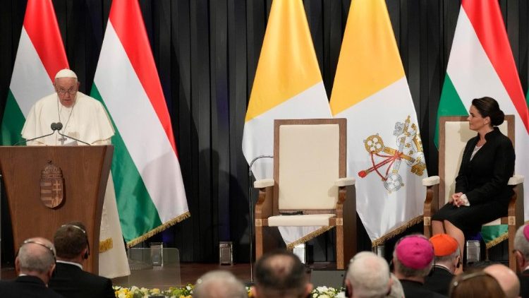 Ferenc pápa találkozója a hatóságok, a civil társadalom és a diplomáciai testület tagjaival a Karmelita-kolostorban