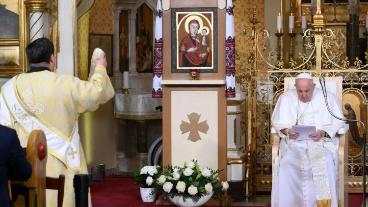 Ferenc p&aacute;pa a g&ouml;r&ouml;gkatolikus templomban