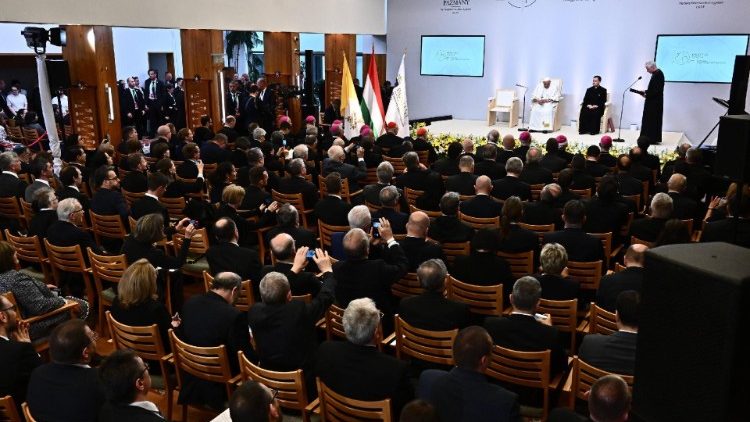 Ferenc pápa az egyetemi és kulturális élet képviselői előtt 