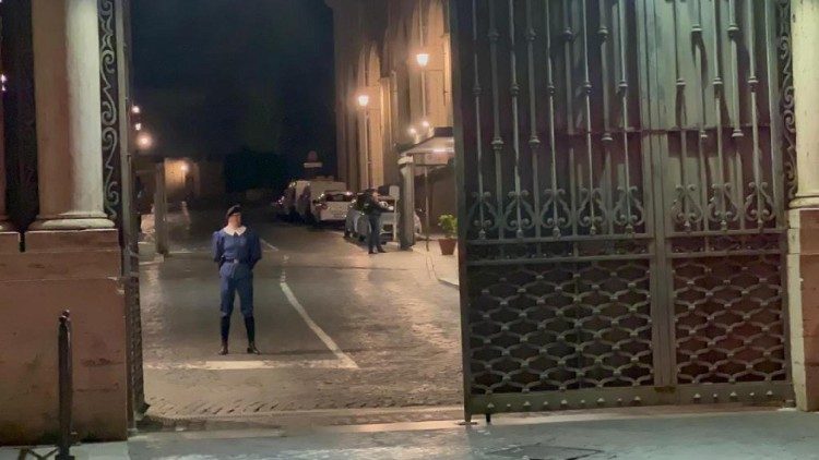 Sv&aacute;jci G&aacute;rdista a Szent Anna-kapun&aacute;l