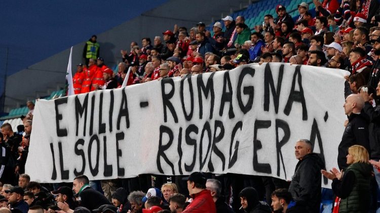 Alluvione. messaggi di speranza anche negli stadi di calcio