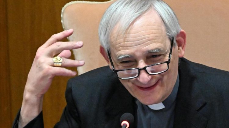 Ancora un immagine del cardinal Matteo Zuppi durante la sua introduzione 