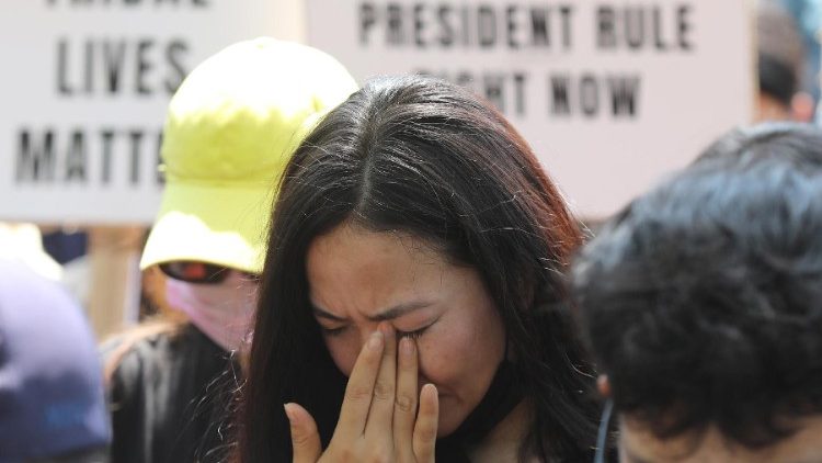 Kobieta z plemienia Kuki biorąca udział w proteście przeciwko czystkom etnicznym