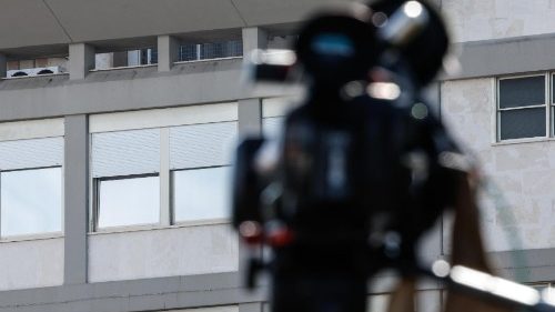 Papa se recupera bem. No domingo reza o Angelus de forma privada