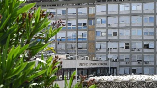 L’aumônier du Gemelli: «le Pape nous enseigne que la souffrance est une valeur» 