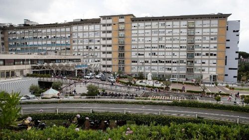 Vatikan: Papst setzt Physiotherapie fort