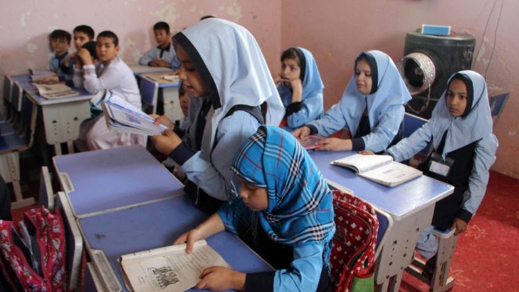 Studentesse afghane (Ansa)