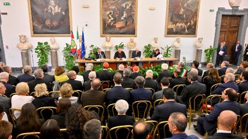 Parolin: No a una escalada en Oriente Medio, pensemos sobre todo en los niños