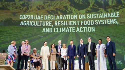 Cop28: i combustibili fossili al centro dei primi dibattiti