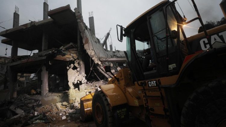 Deir Al Balah, al sud della Striscia di Gaza, dopo un attacco israeliano