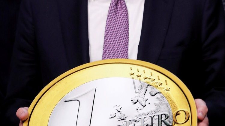 Der Euro - deutsche Bistümer müssen mit weniger Geld auskommen