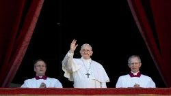 pope-francis-waves-after-delivering-the--urbi-1545738236261.JPG