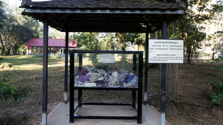Monumento a víctimas del régimen de los Jemeres Rojos en las afueras de Phnom Penh 
