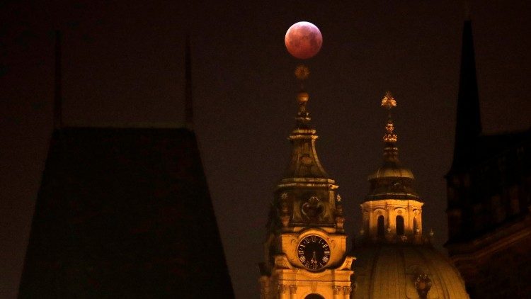 Für Entschädigungszahlungen an tschechische Kirchen und Religionsgemeinschaften droht eine rückwirkende Besteuerung