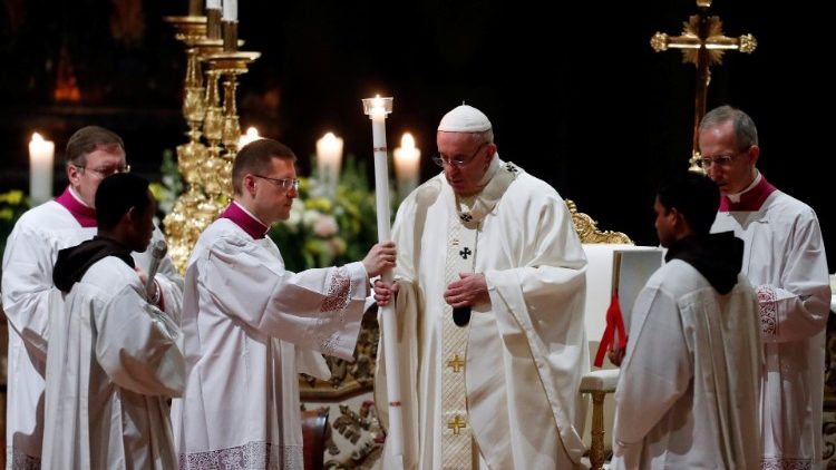 Папа падчас св. Імшы з свята Ахвяравання Пана