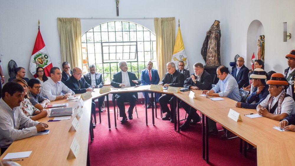 Il tavolo dei colloqui