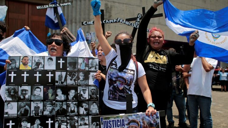 Manifestants en marge du Chemin de Croix à Managua. 19 avril 2019