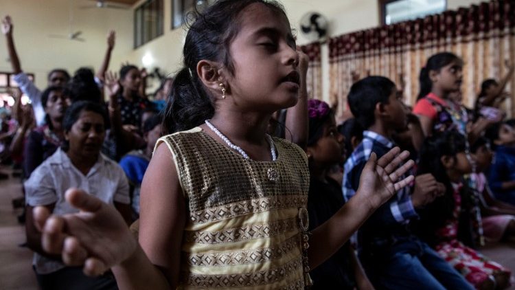 Kard. Ranjith: apeluję o zachowanie spokoju