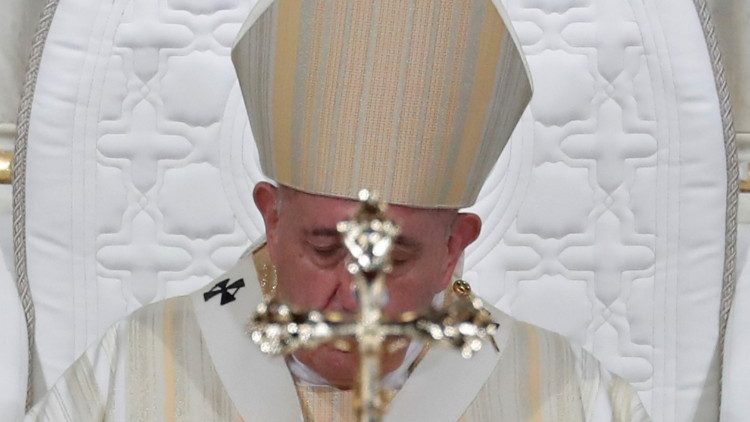 Påven vid mässan i Bukarest: Maria är förebilden för möteskultur och glädje